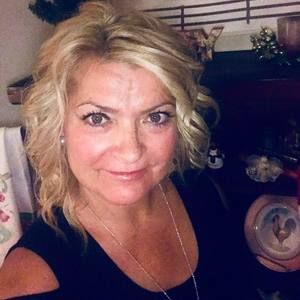 Meet your Posher, Dena